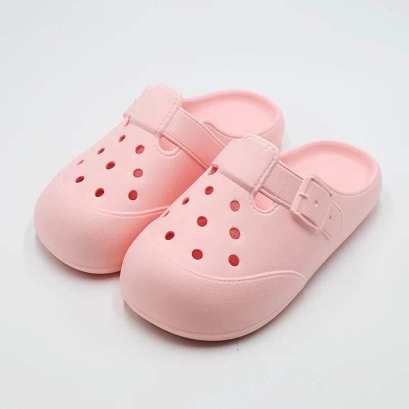 Zergatik bihurtzen ari dira zuloko zapatilak erosotasunerako eta estilorako ezinbesteko oinetakoak?